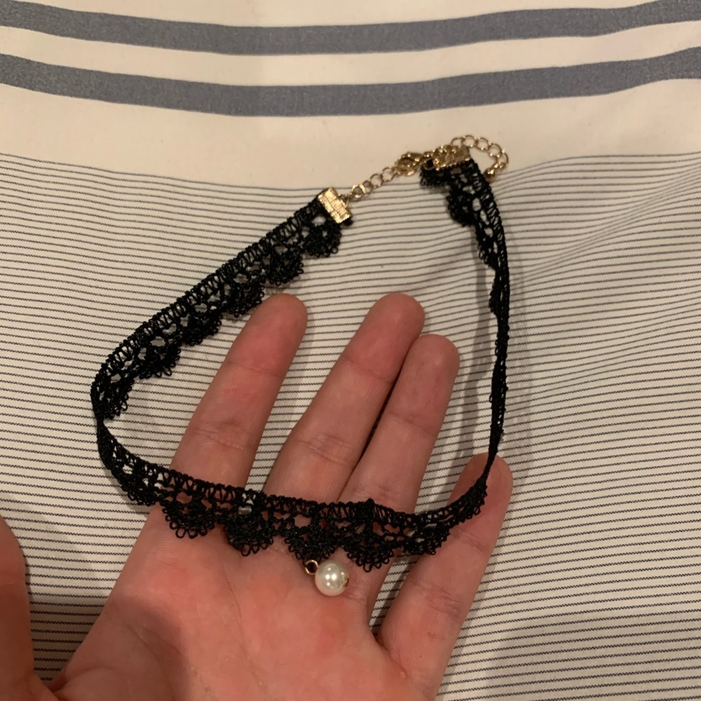 Lace Choker with Pearl
